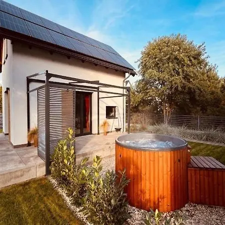 Dom wakacyjny Home, Sea, Jacuzzi, For 5 People *